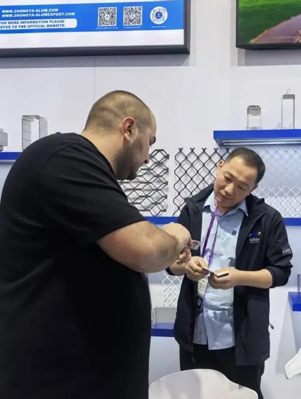 中亞鋁業(yè) “鋁” 光閃耀：廣交會首日現場搶“鮮”看！(圖5)